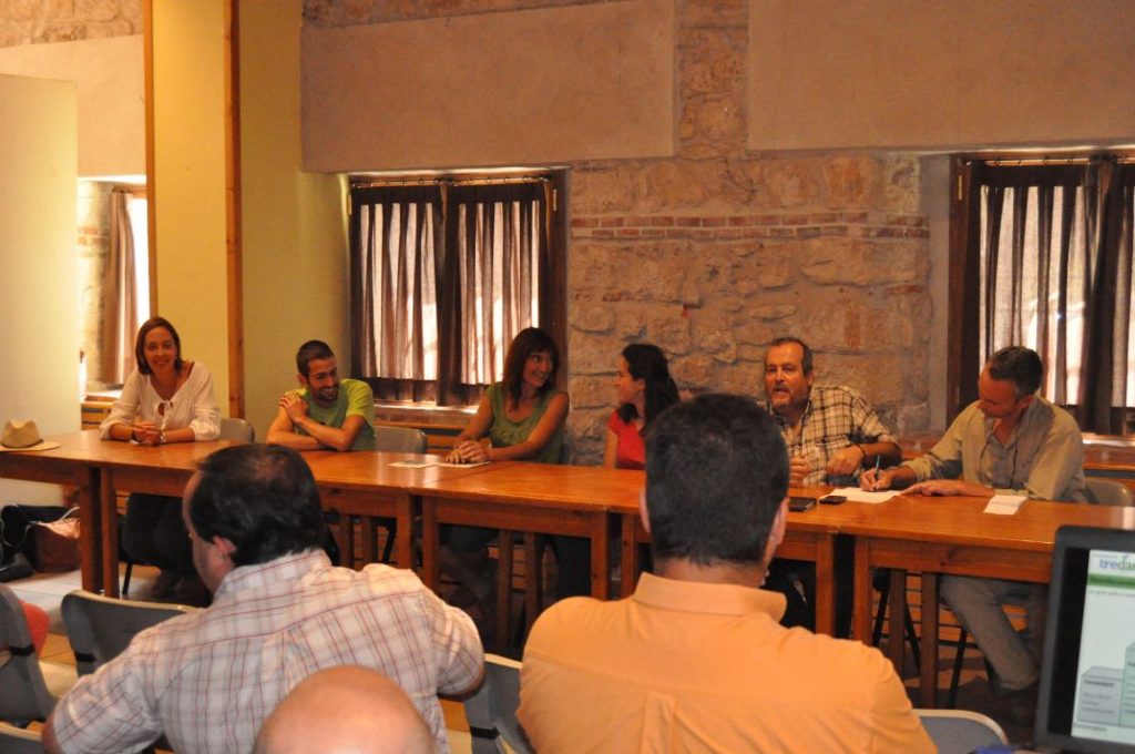 Mesa Redonda emprendedores y DILAS